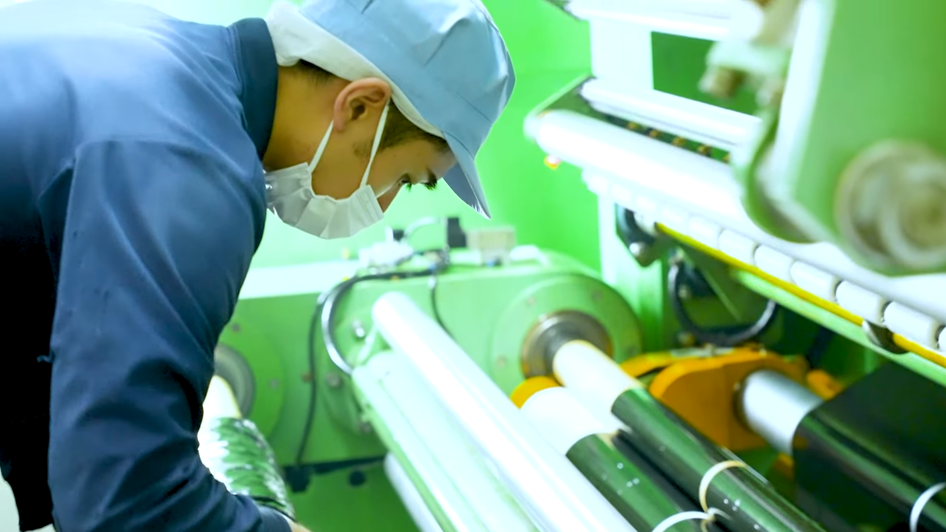 ストレッチフィルム製造の様子